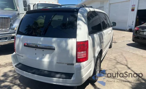 2010 Chrysler Town & Country Touring z USA, uszkodzony, nr VIN 2A4RR5D1XAR221717